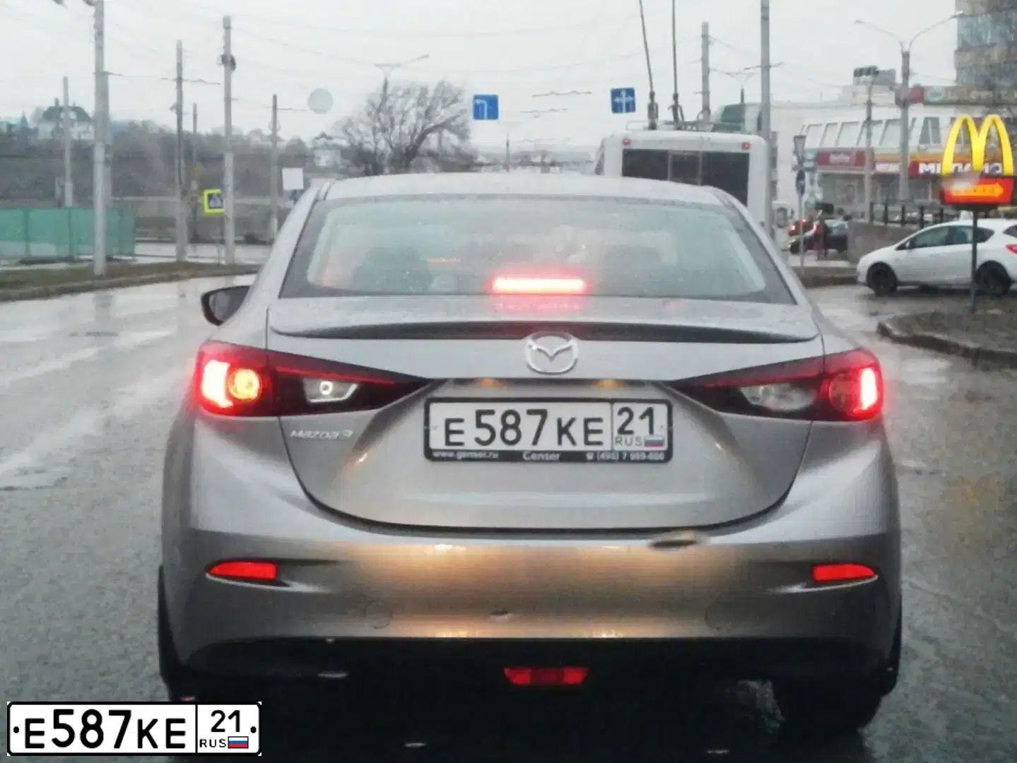Фото автомобиля MAZDA 3, 2014 — госномер С423КЕ799. Цвет: СЕРЕБРИСТЫЙ