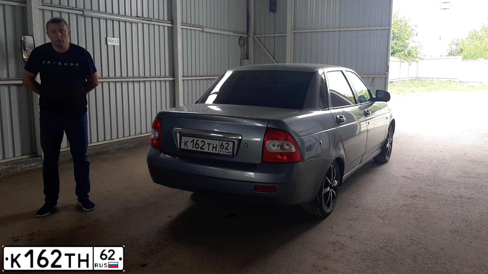 Фото автомобиля LADA 2170 PRIORA, 2010 — госномер К137АС185. Цвет: СРЕДНИЙ СЕРО-ЗЕЛЕНЫЙ МЕТ.