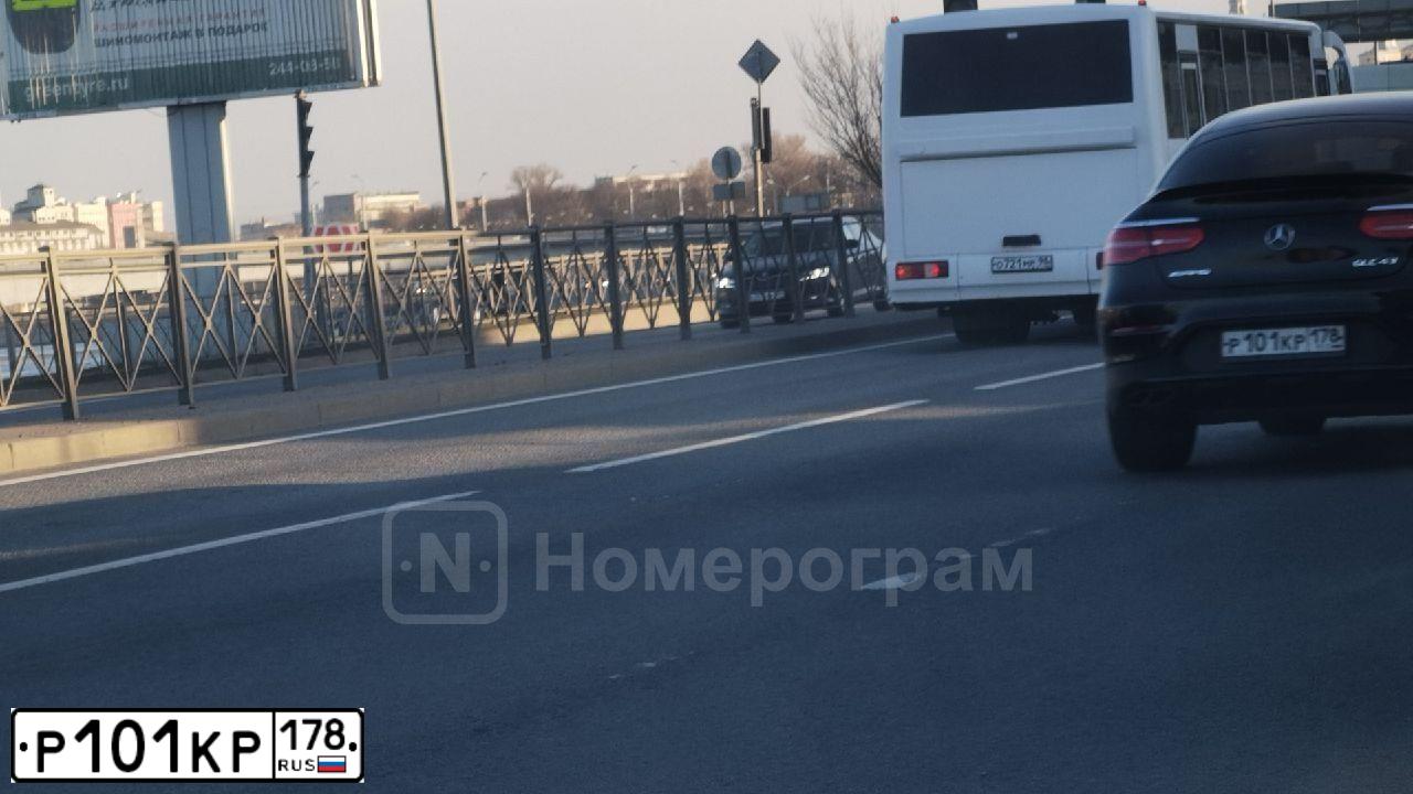 Фото автомобиля KIA SPORTAGE, 2013 — госномер Р101КР178. Цвет: ОРАНЖЕВЫЙ