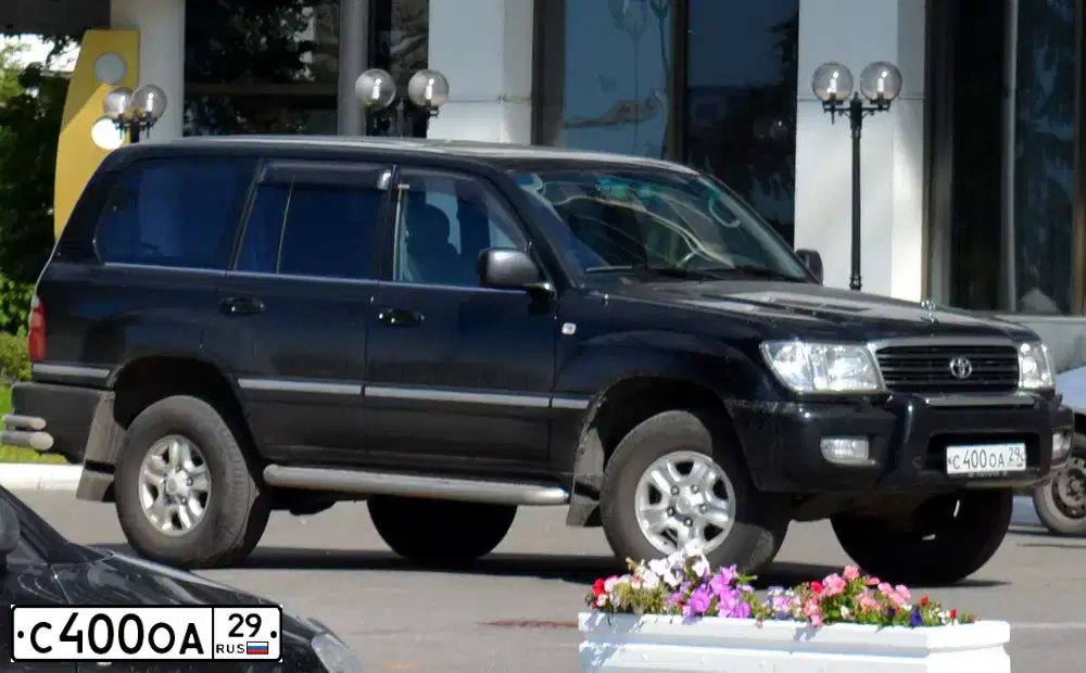 Фото автомобиля TOYOTA LANDCRUISER, 1999 — госномер К040РТ763. Цвет: ЧЕРНЫЙ