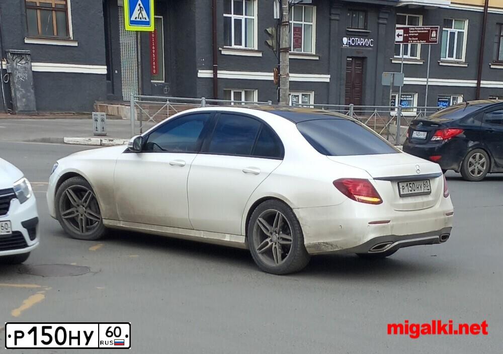 Фото автомобиля MERCEDES E-KLASSE, 2016 — госномер Р150НУ60. Цвет: Белый