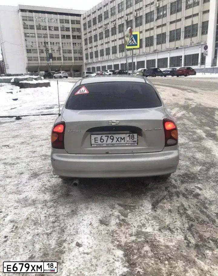 Фото автомобиля ZAZ LANOS, 2007 — госномер Е679ХМ18. Цвет: серебристый