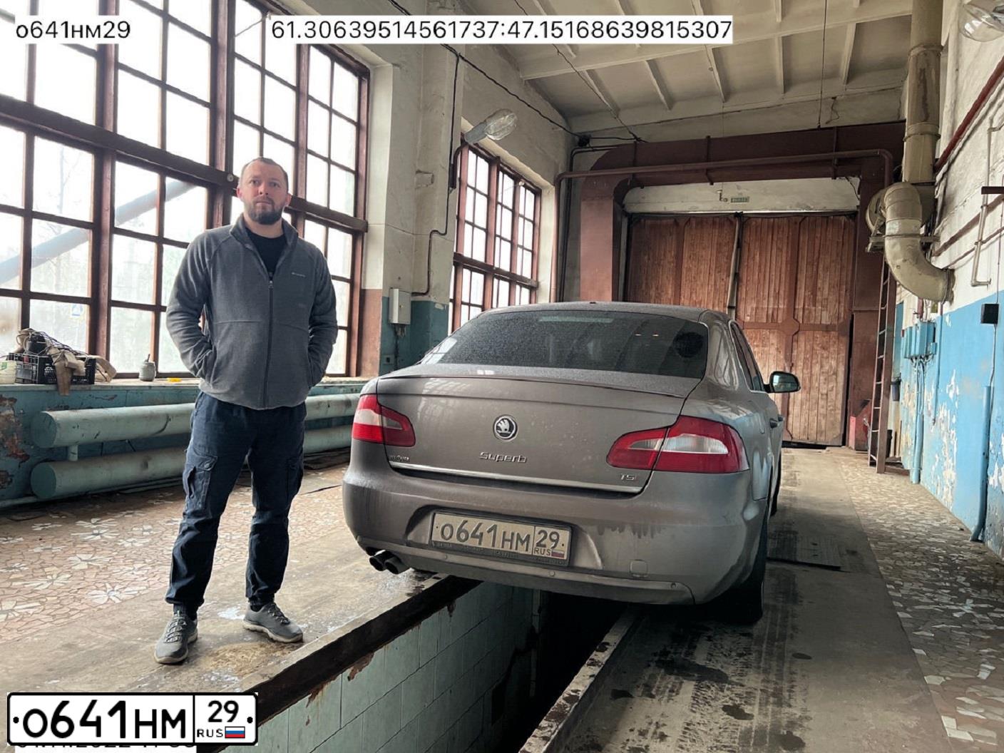 Фото автомобиля SKODA SUPERB, 2012 — госномер М908ЕН178. Цвет: БЕЖЕВО-СЕРЫЙ