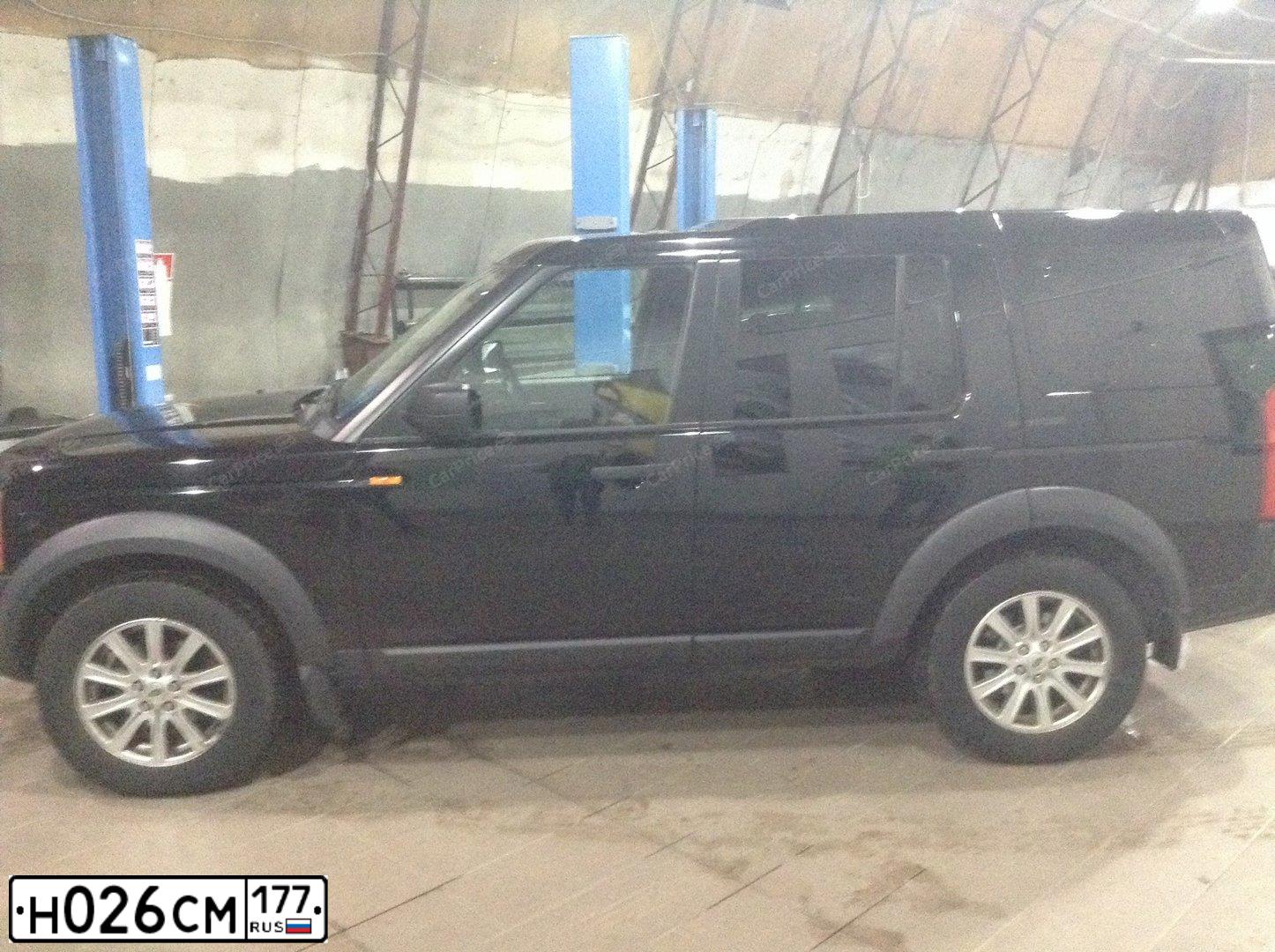 Фото автомобиля LANDROVER DISCOVERY, 2007 — госномер Е775ЕК977. Цвет: ЧЕРНЫЙ
