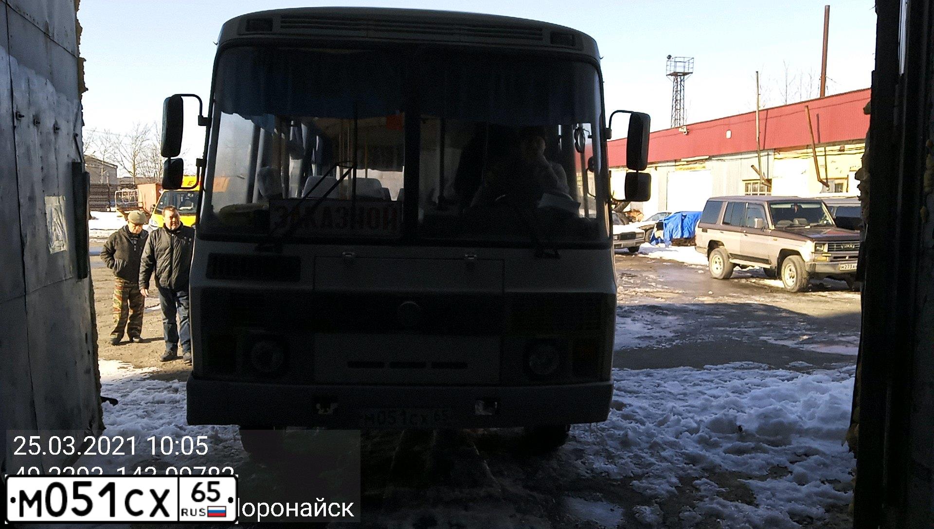 Фото автомобиля PAZ 3205, 2014 — госномер М051СХ65. Цвет: БЕЛЫЙ