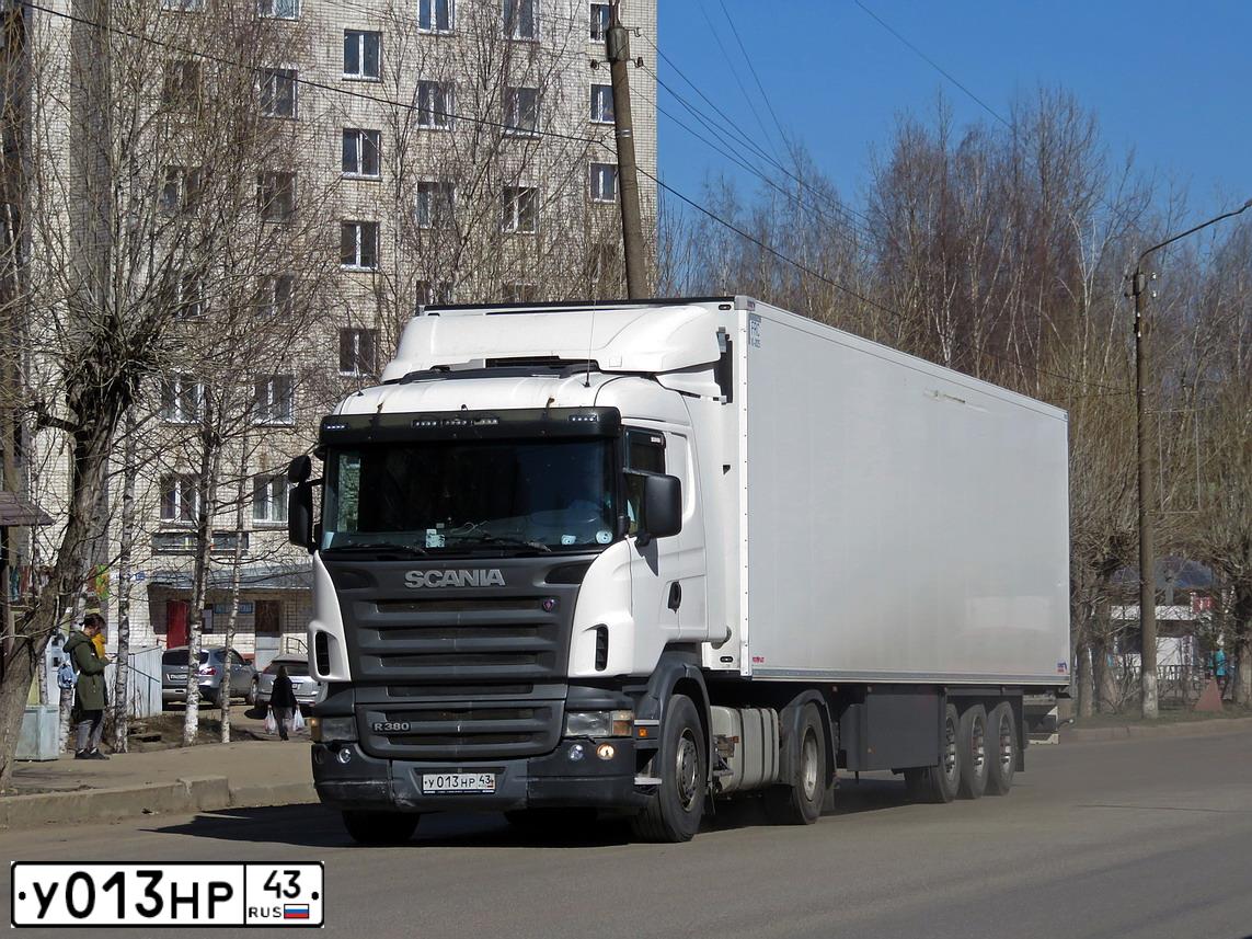 Фото автомобиля SCANIA SERIE R /4X2/, 2008 — госномер У013НР43. Цвет: БЕЛЫЙ