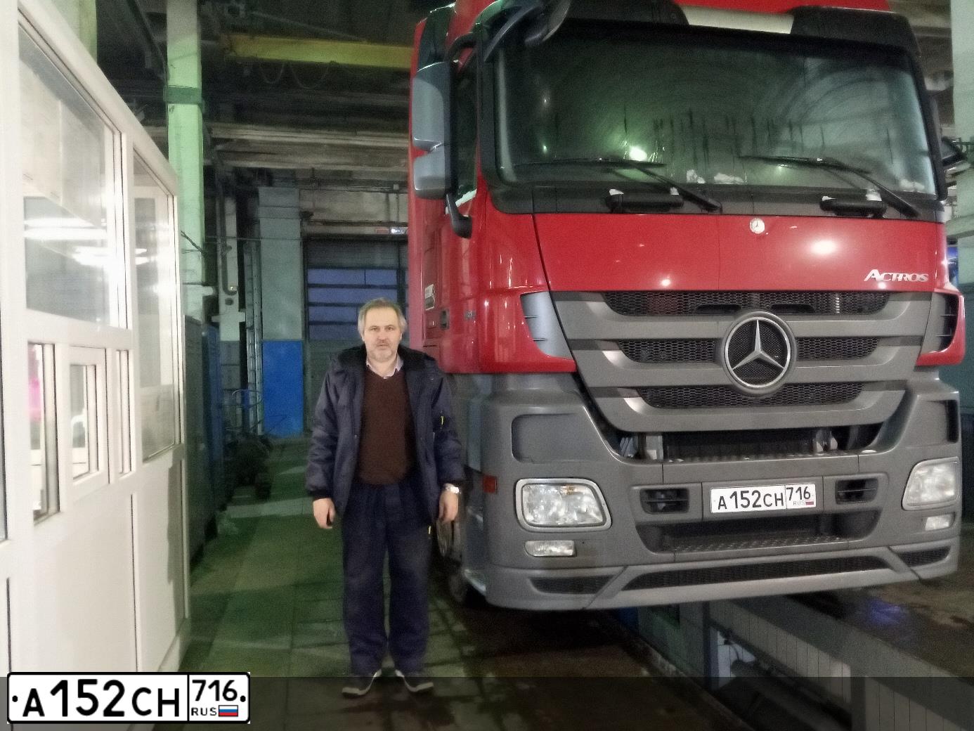 Фото автомобиля MERCEDES-BENZ ACTROS, 2018 — госномер М985ОО797. Цвет: Красный