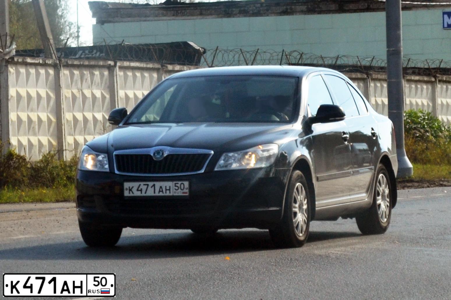 Фото автомобиля SKODA OCTAVIA, 2013 — госномер К471АН50. Цвет: ЧЕРНЫЙ