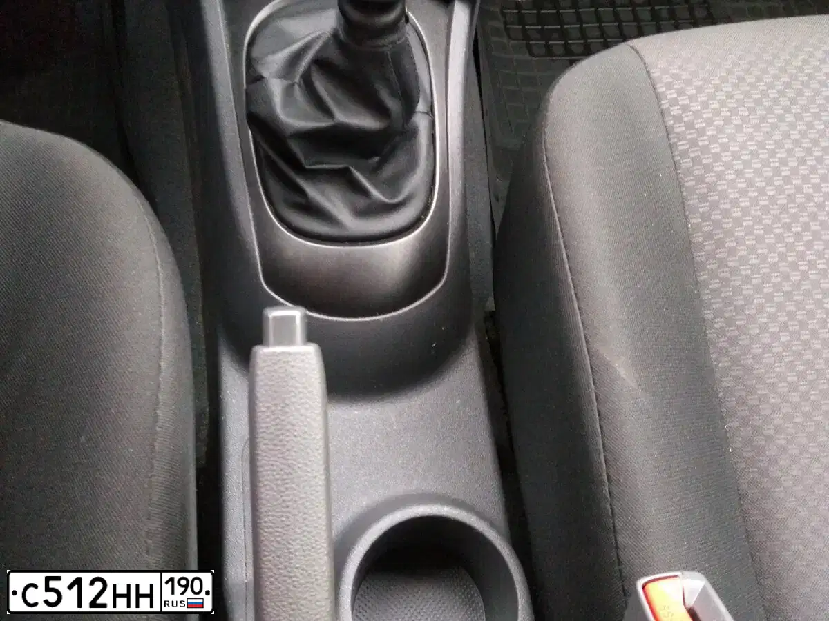Фото автомобиля KIA RIO, 2011 — госномер С512НН190. Цвет: СЕРЕБРИСТЫЙ