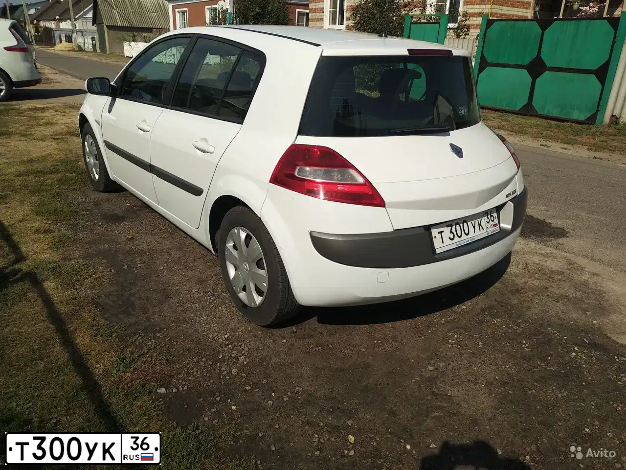 Фото автомобиля RENAULT MEGANE, 2007 — госномер Т300УК36. Цвет: Белый