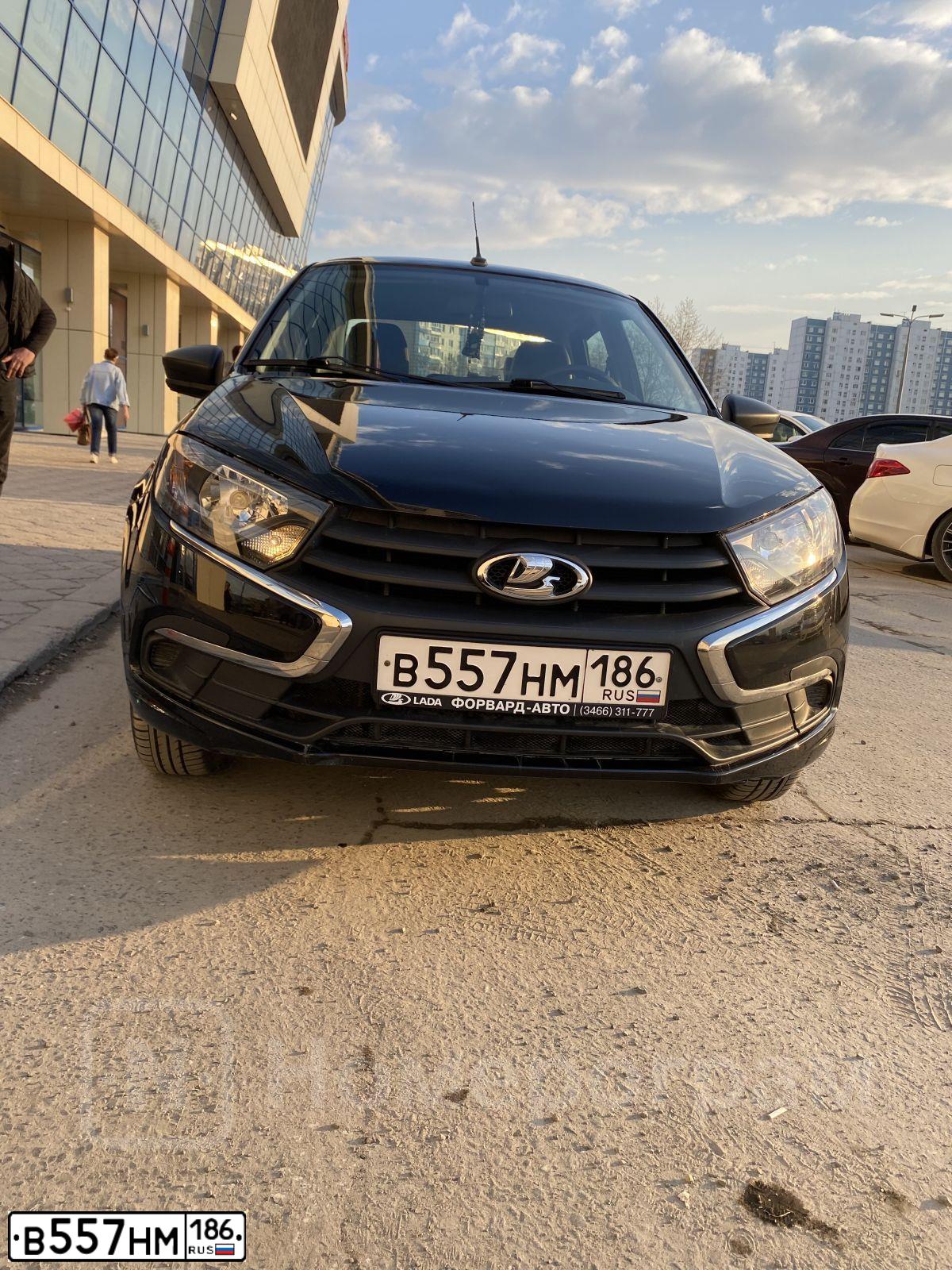 Фото автомобиля LADA GRANTA, 2020 — госномер Е696РЕ186