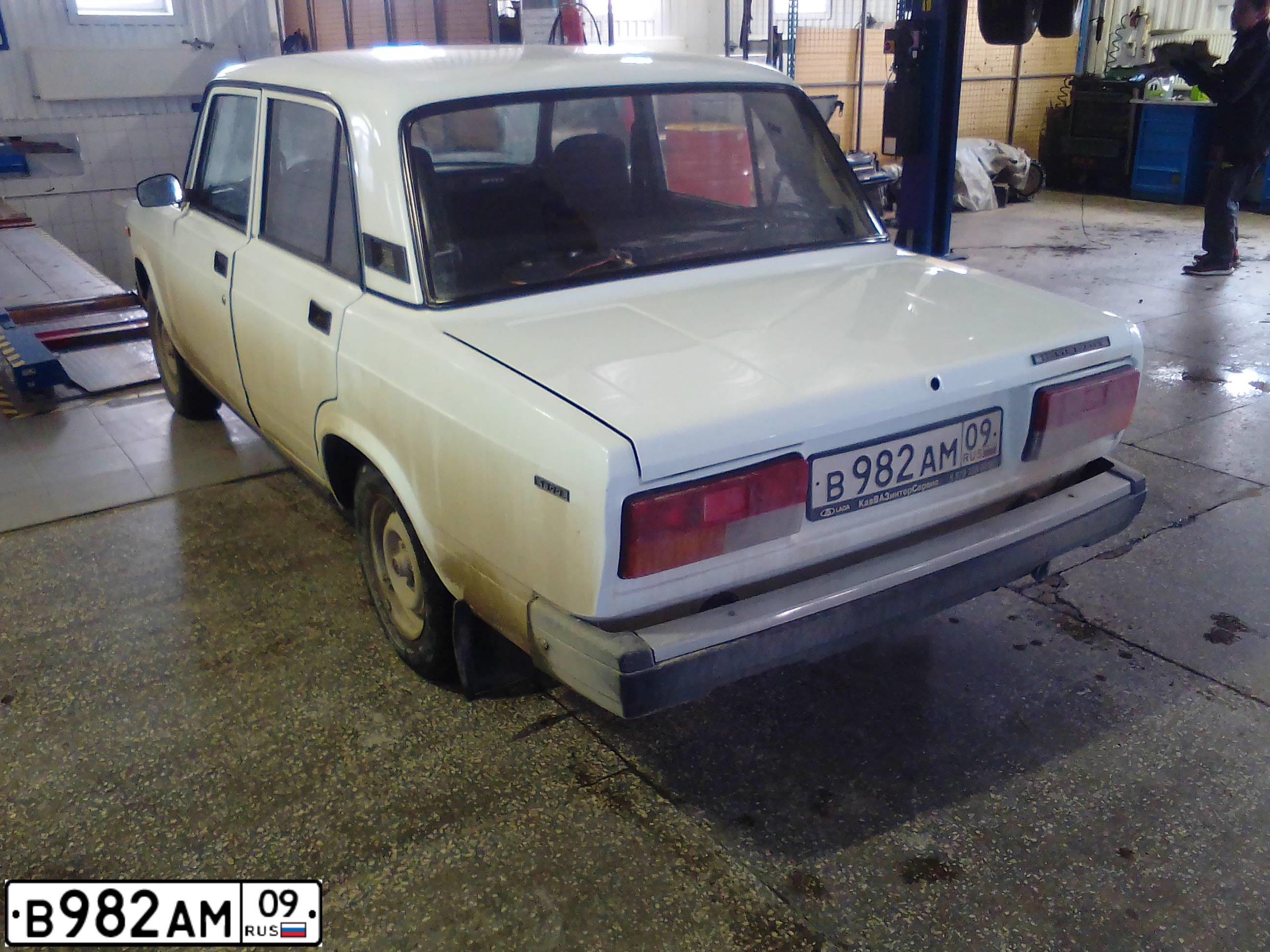 Фото автомобиля LАDА 210740, 2008 — госномер М077КХ26. Цвет: ЯРКО-БЕЛЫЙ
