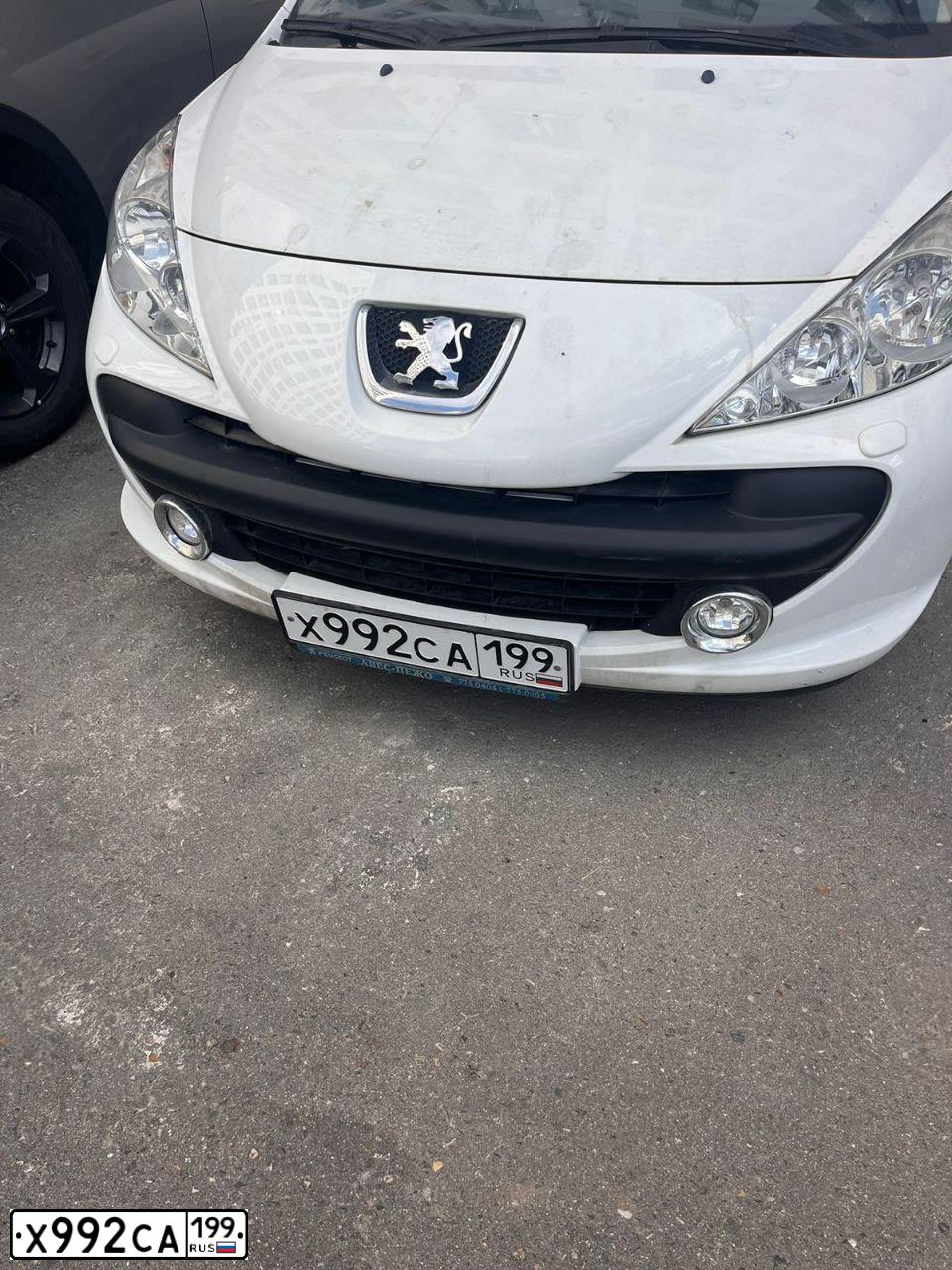 Фото автомобиля PEUGEOT 207, 2009 — госномер Х992СА199. Цвет: БЕЛЫЙ
