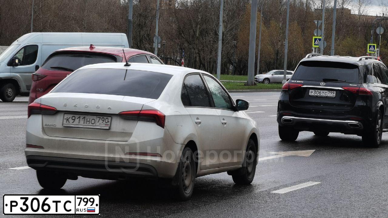 Фото автомобиля MERCEDES GLE-KLASSE, 2019 — госномер Р306ТС799. Цвет: ЧЕРНЫЙ