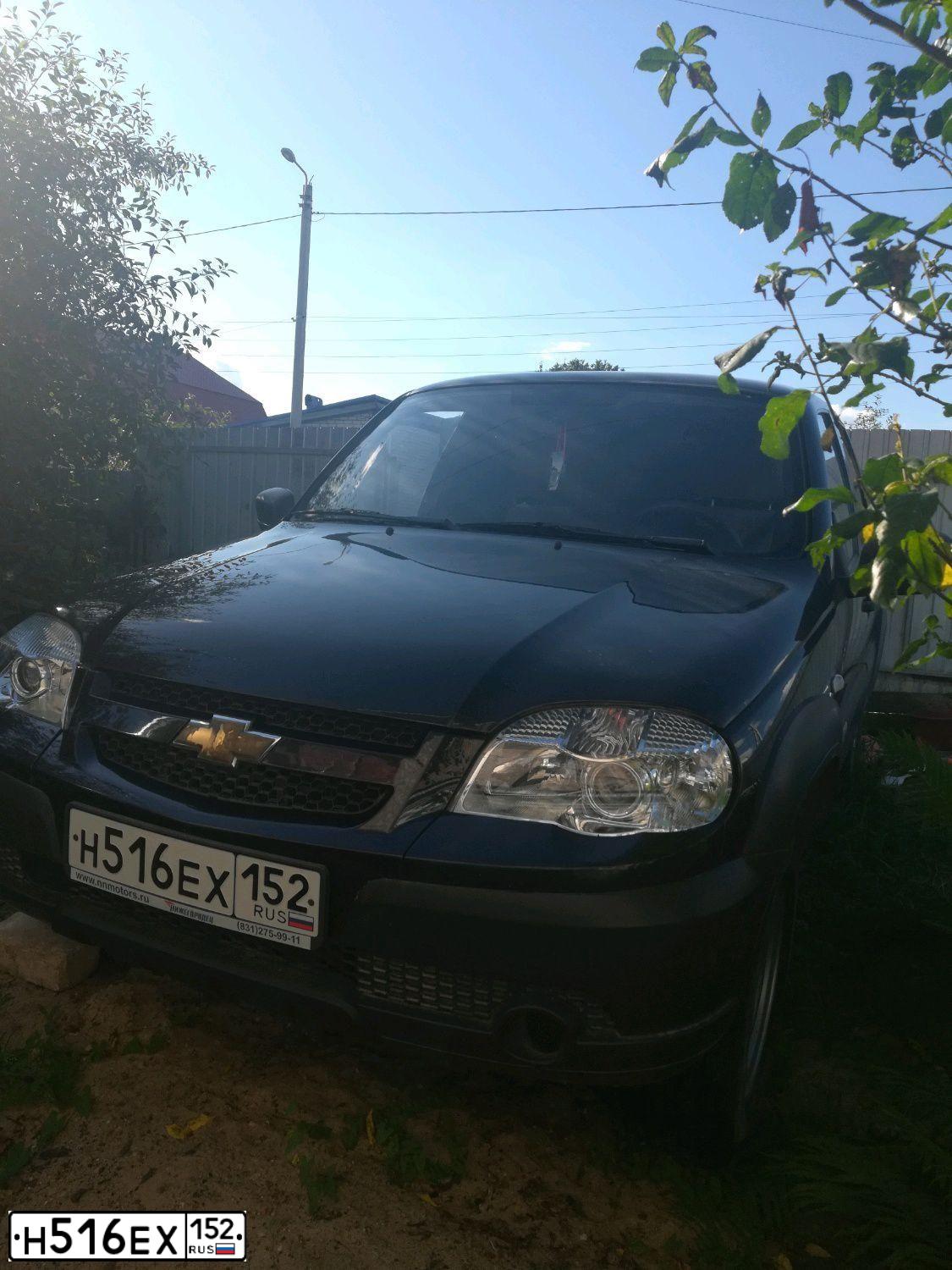 Фото автомобиля CHEVROLET NIVA, 2014 — госномер С970ОС152. Цвет: ЧЕРНО-СИНИЙ МЕТАЛЛИК