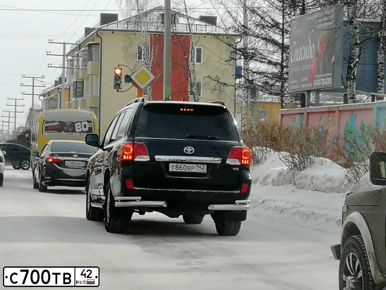 Фото автомобиля TOYOTA COROLLA, 2011 — госномер С700ТВ42. Цвет: ЧЕРНЫЙ