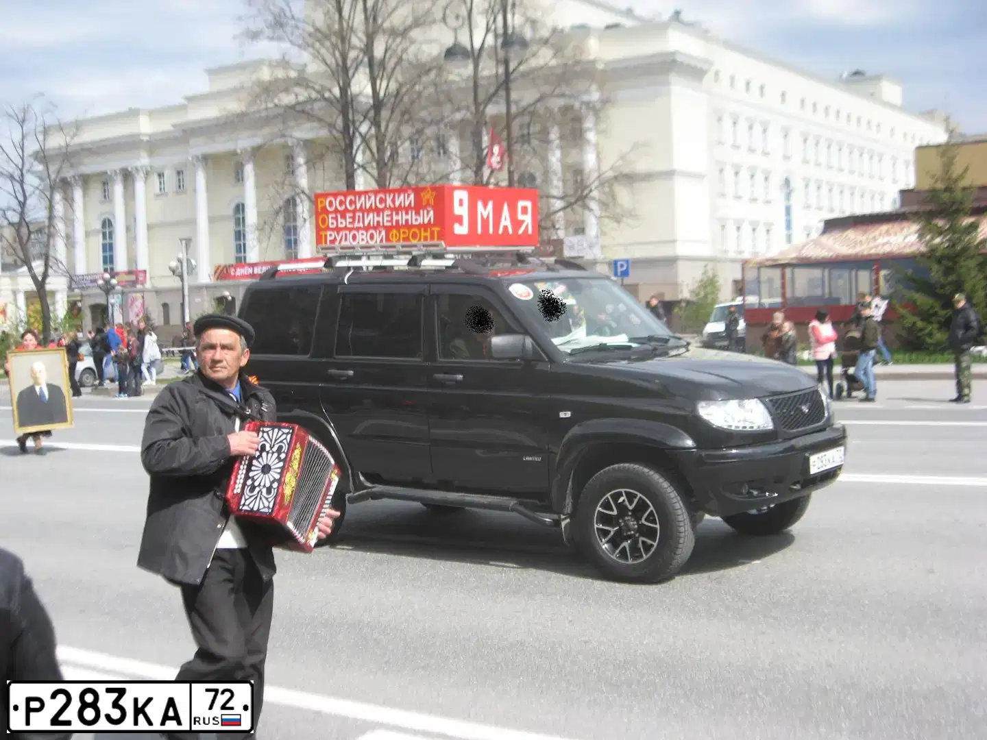 Фото автомобиля UAZ 3163 PATRIOT, 2013 — госномер Р283КА72. Цвет: ЧЕРНЫЙ