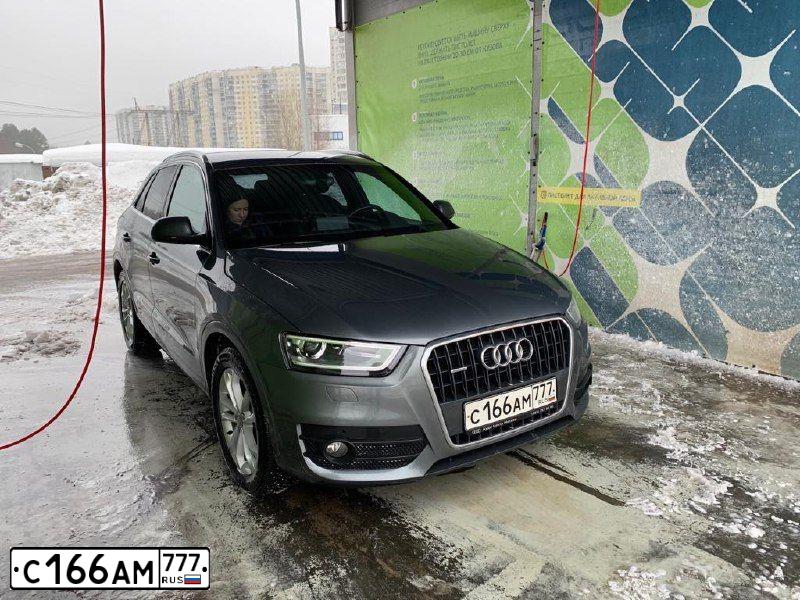 Фото автомобиля AUDI Q3, 2013 — госномер В899НХ799. Цвет: СЕРЫЙ