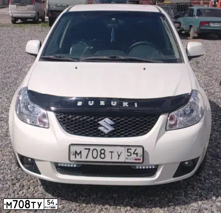 Фото автомобиля SUZUKI SX 4, 2008 — госномер Х783СЕ154. Цвет: Белый