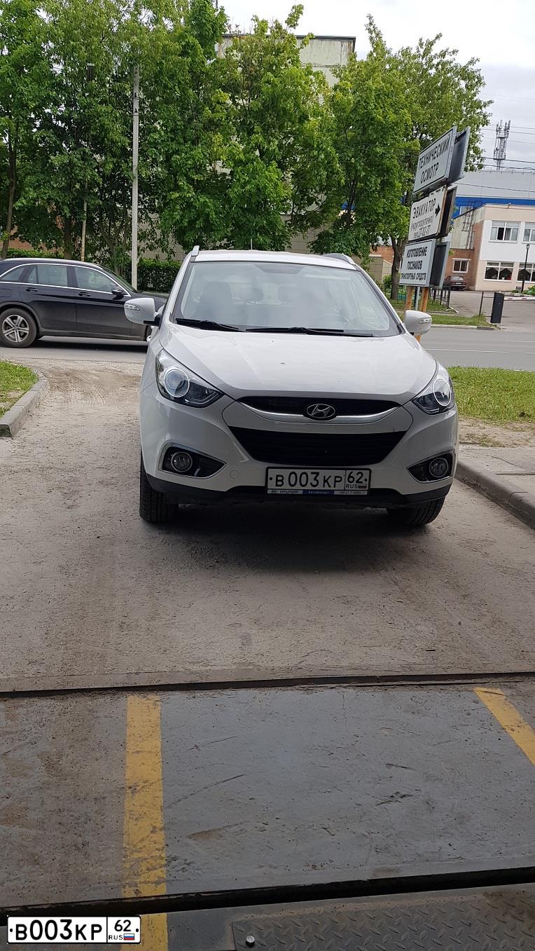 Фото автомобиля HYUNDAI IX35, 2013 — госномер В003КР62. Цвет: Белый