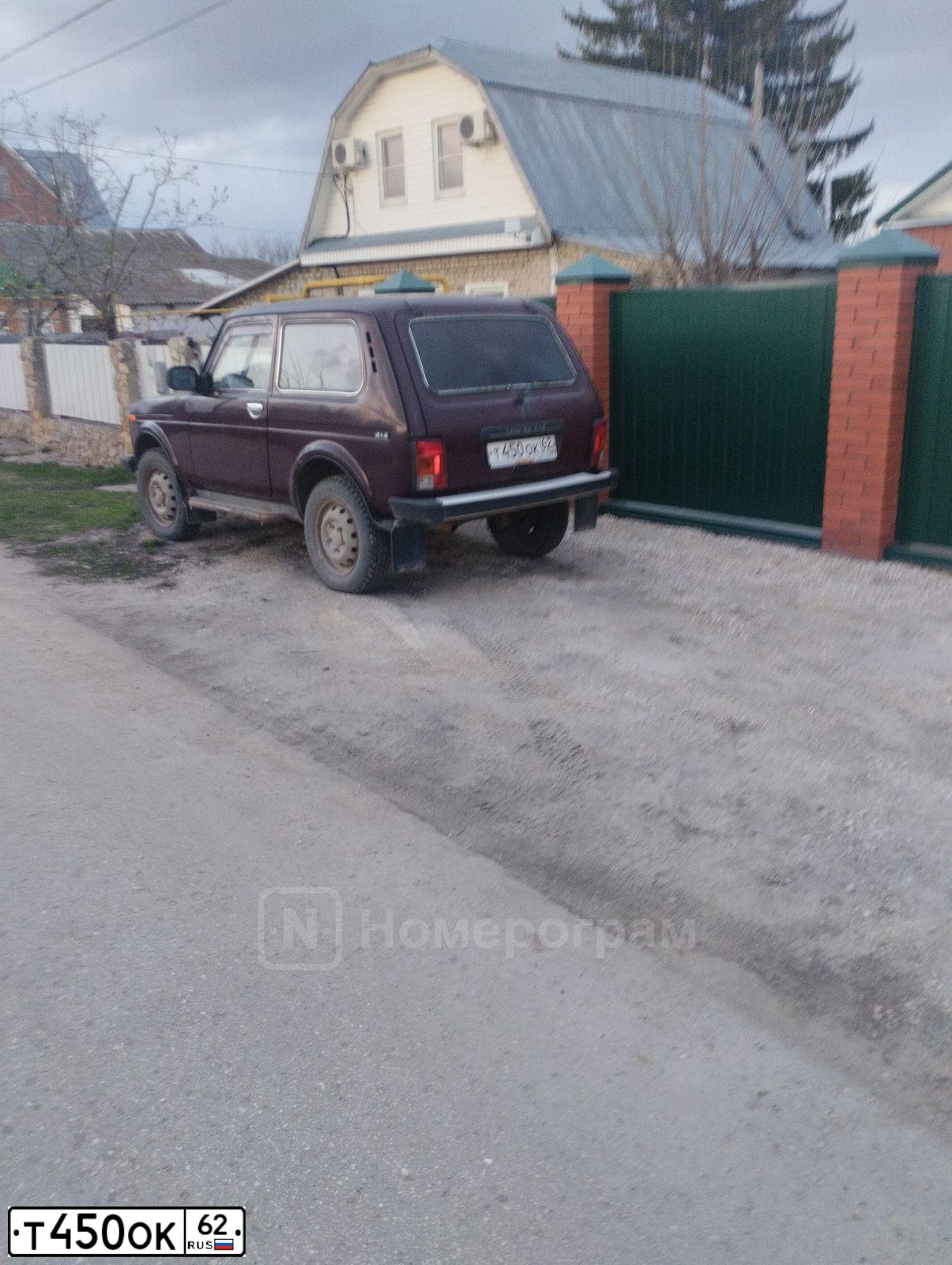 Фото автомобиля LADA 2121 NIVA, 2010 — госномер Т450ОК62. Цвет: ТЕМНО-ВИШНЕВЫЙ