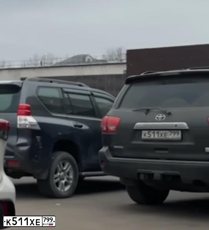 Фото автомобиля TOYOTA SEQUOIA, 2010 — госномер К511ХЕ799