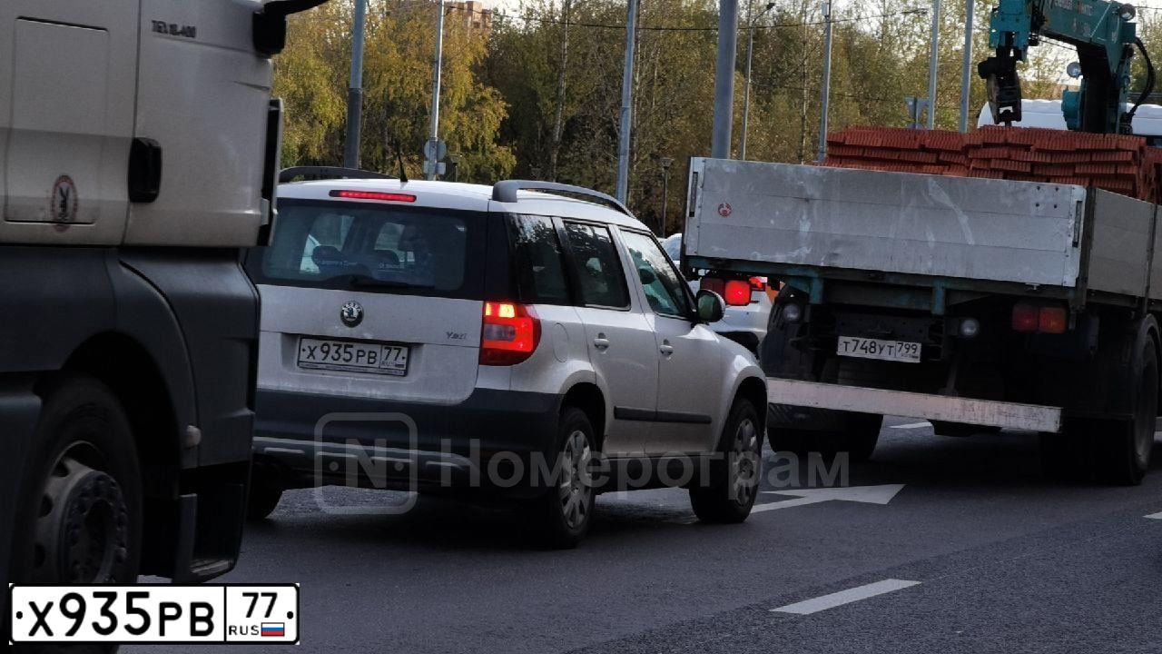 Фото автомобиля LADA 2109 SAMARA, 1997 — госномер Х935РВ77. Цвет: ЗЕЛЕНЫЙ