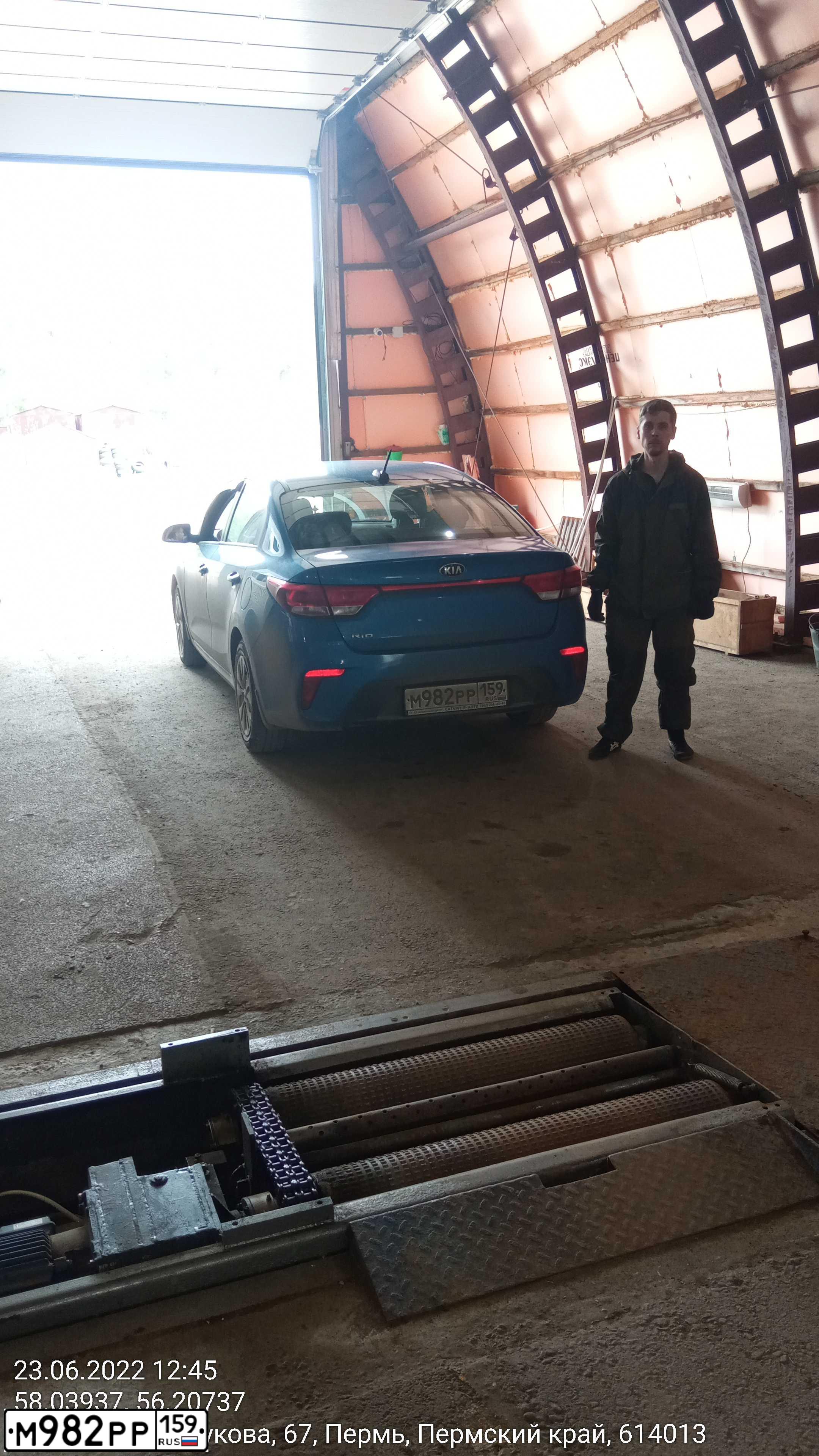 Фото автомобиля KIA RIO, 2018 — госномер М982РР159. Цвет: синий