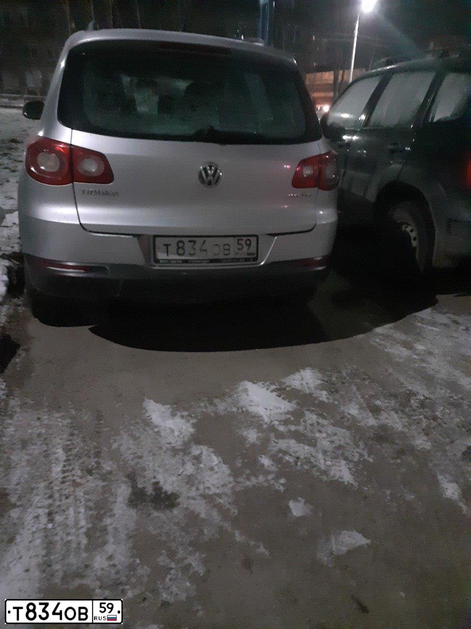 Фото автомобиля VOLKSWAGEN TIGUAN, 2010 — госномер К716СН716. Цвет: Серебристый