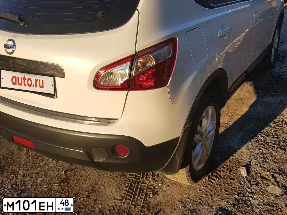 Фото автомобиля NISSAN QASHQAI, 2013 — госномер М101ЕН48. Цвет: Белый
