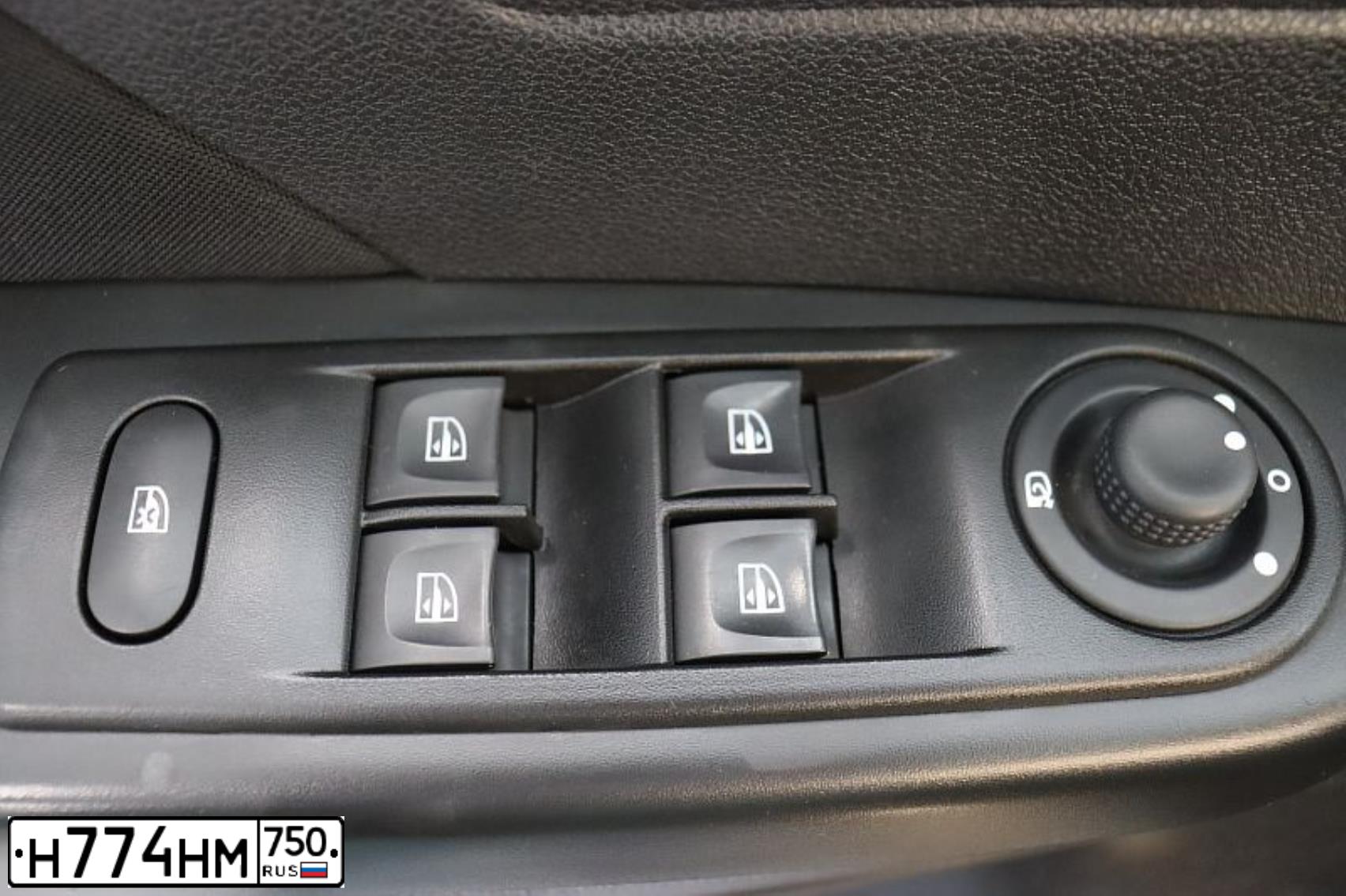 Фото автомобиля HYUNDAI SOLARIS, 2016 — госномер Н744НМ750. Цвет: Красный