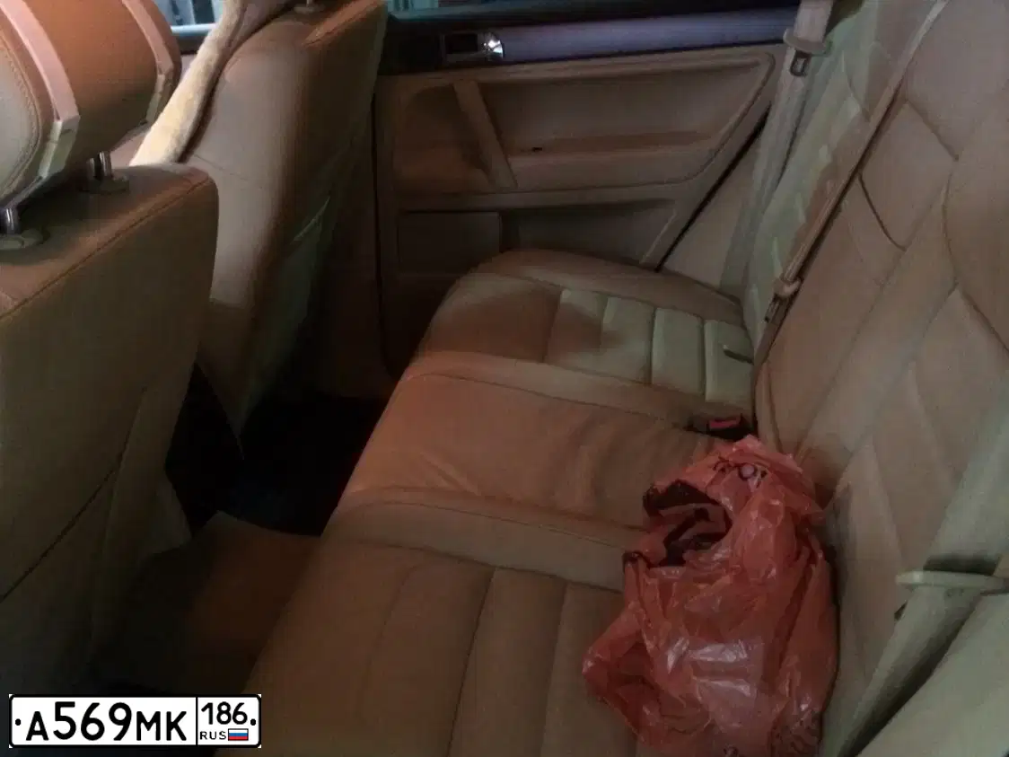 Фото автомобиля VOLKSWAGEN TOUAREG, 2007 — госномер К333РХ86. Цвет: ЧЕРНЫЙ