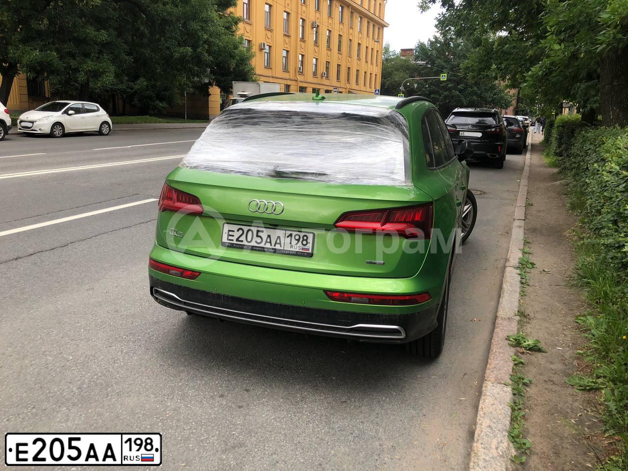 Фото автомобиля AUDI Q5, 2019 — госномер Е205АА198. Цвет: ЗЕЛЕНЫЙ
