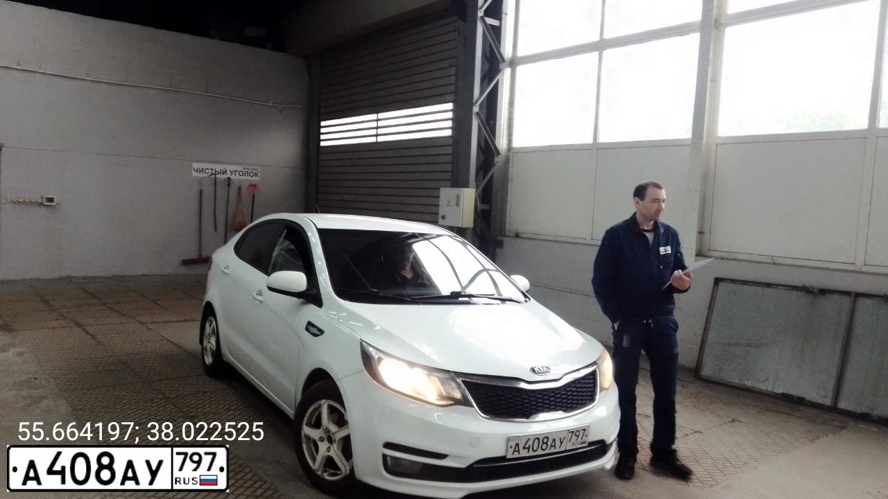 Фото автомобиля KIA RIO, 2016 — госномер К695НЕ51. Цвет: Белый