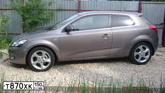 Фото автомобиля KIA CEED, 2008 — госномер К729УМ147. Цвет: БЕЖЕВЫЙ