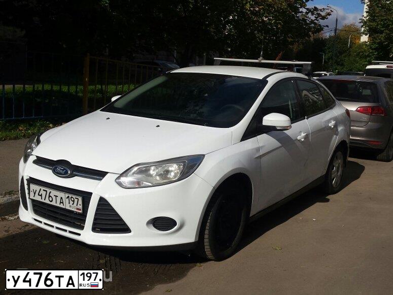 Фото автомобиля FORD FOCUS, 2011 — госномер К703АМ790. Цвет: Белый