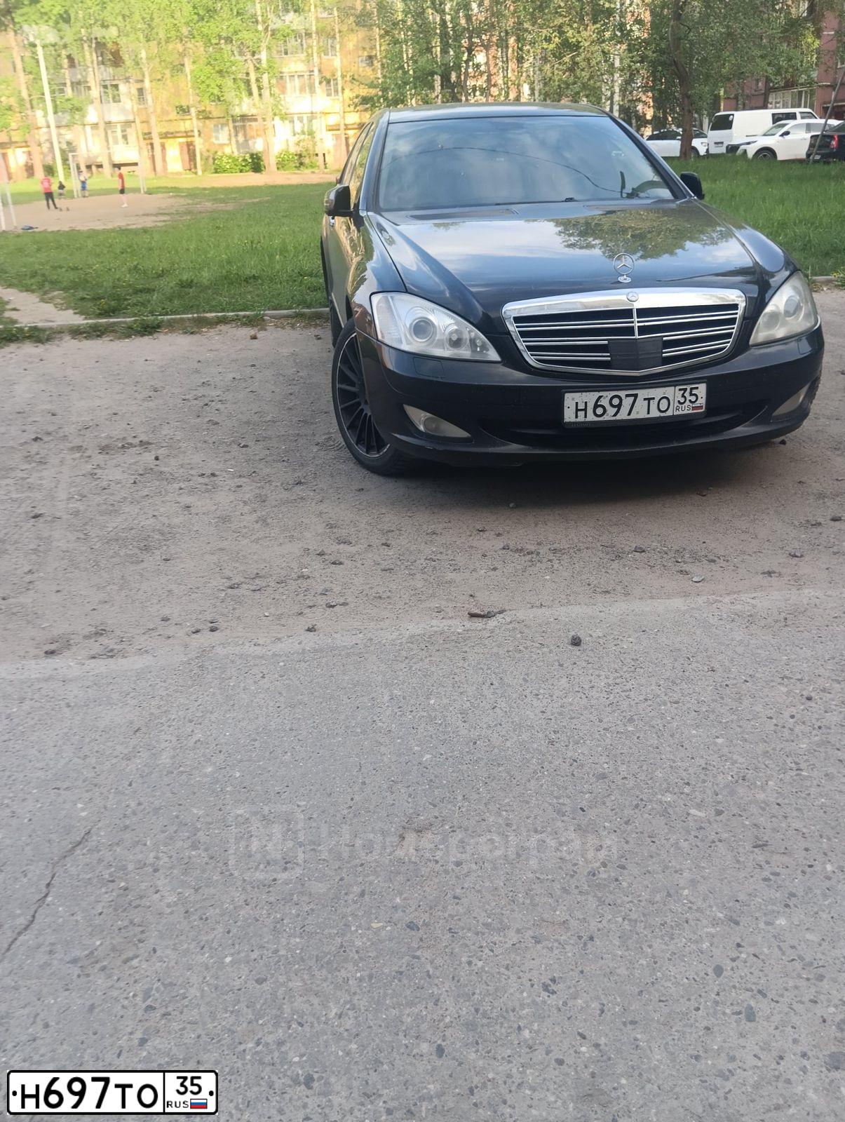 Фото автомобиля MERCEDES S-KLASSE, 2006 — госномер Н697ТО35. Цвет: ЧЕРНЫЙ