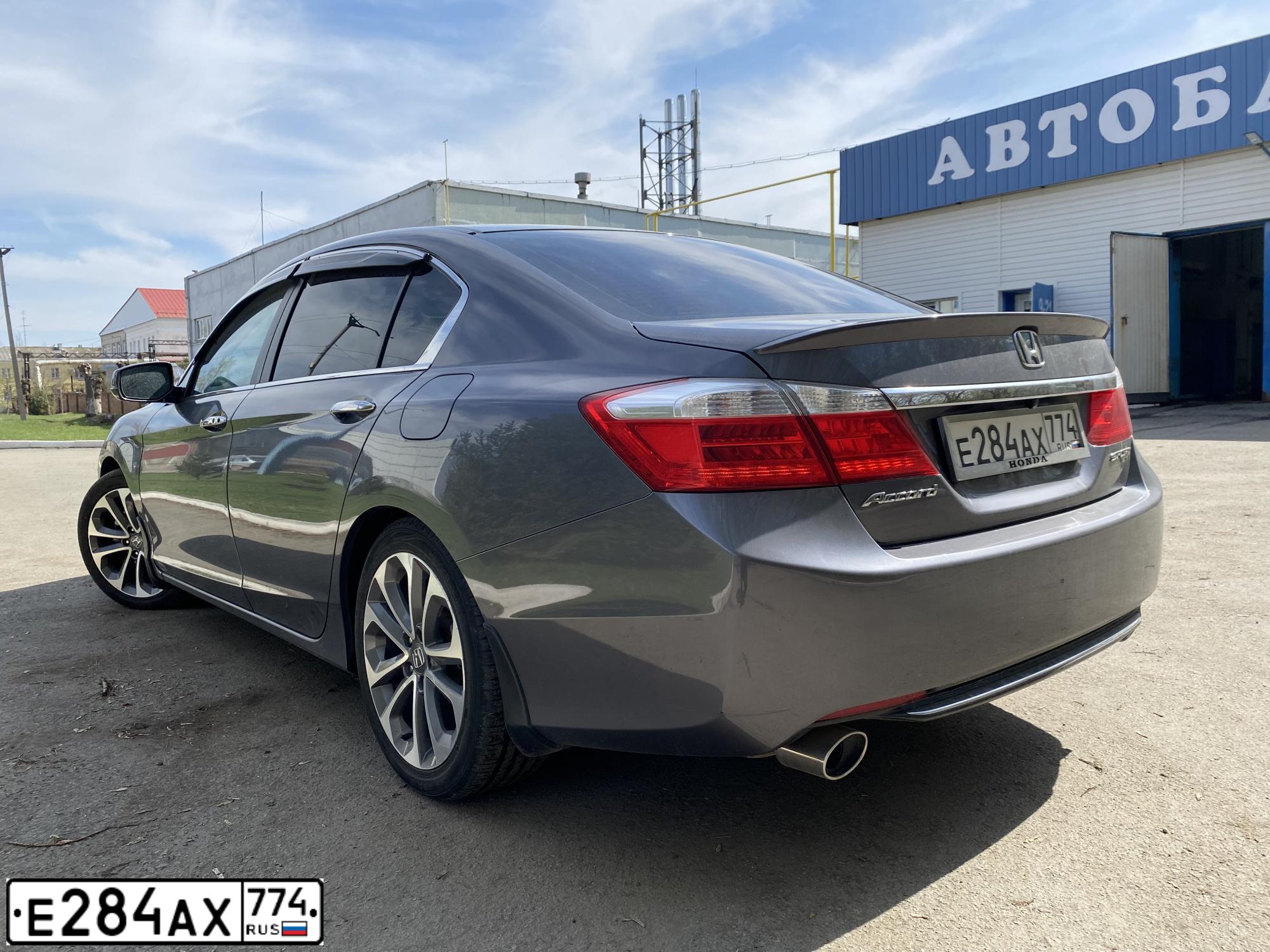 Фото автомобиля HONDA ACCORD, 2013 — госномер Х002ОН72. Цвет: ТЕМНО-СЕРЫЙ