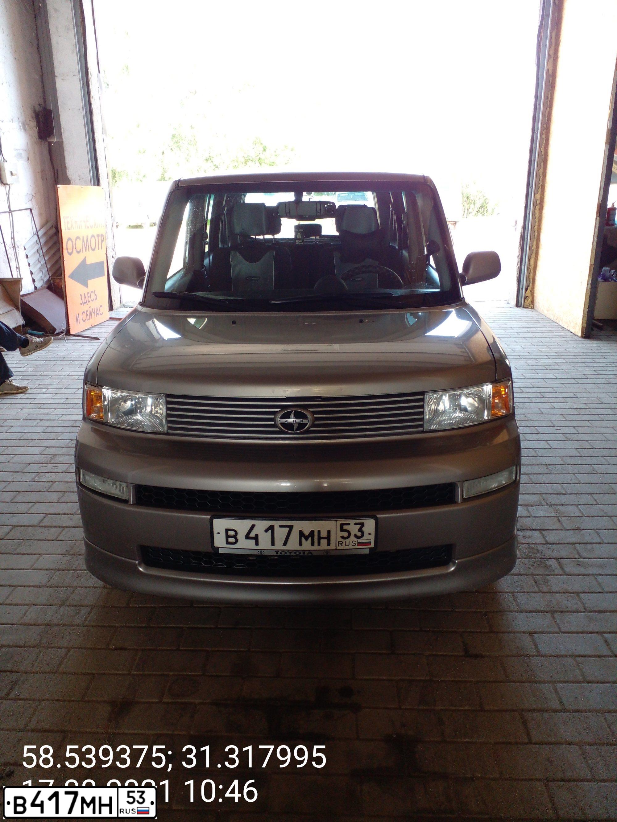 Фото автомобиля TOYOTA SCION, 2004 — госномер Н918СТ198. Цвет: белый(серый)