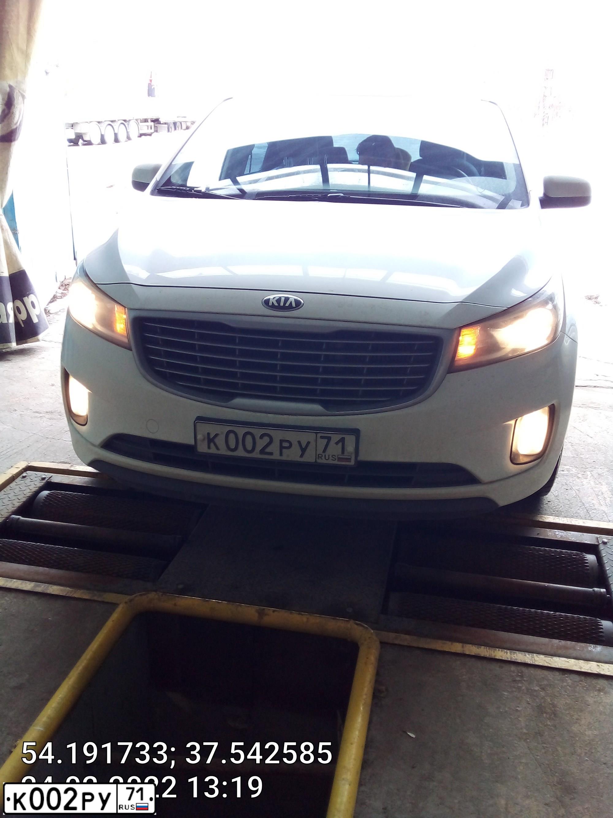 Фото автомобиля KIA SOUL, 2018 — госномер М394УУ198. Цвет: Красный