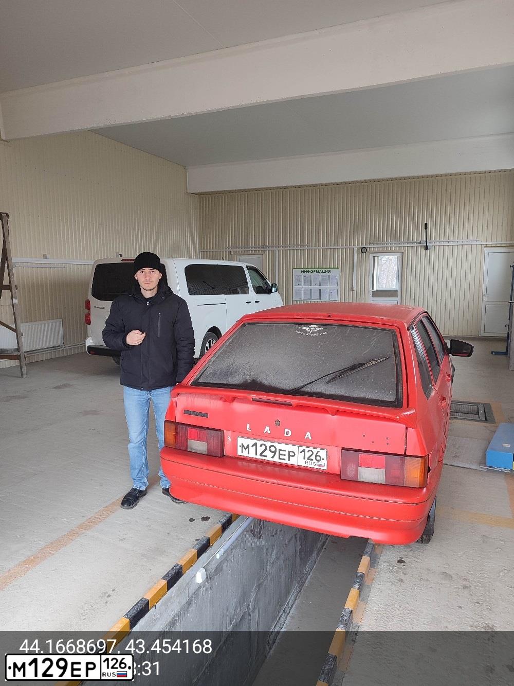 Фото автомобиля LADA 2114 SAMARA, 2004 — госномер М129ЕР126. Цвет: КРАСНЫЙ