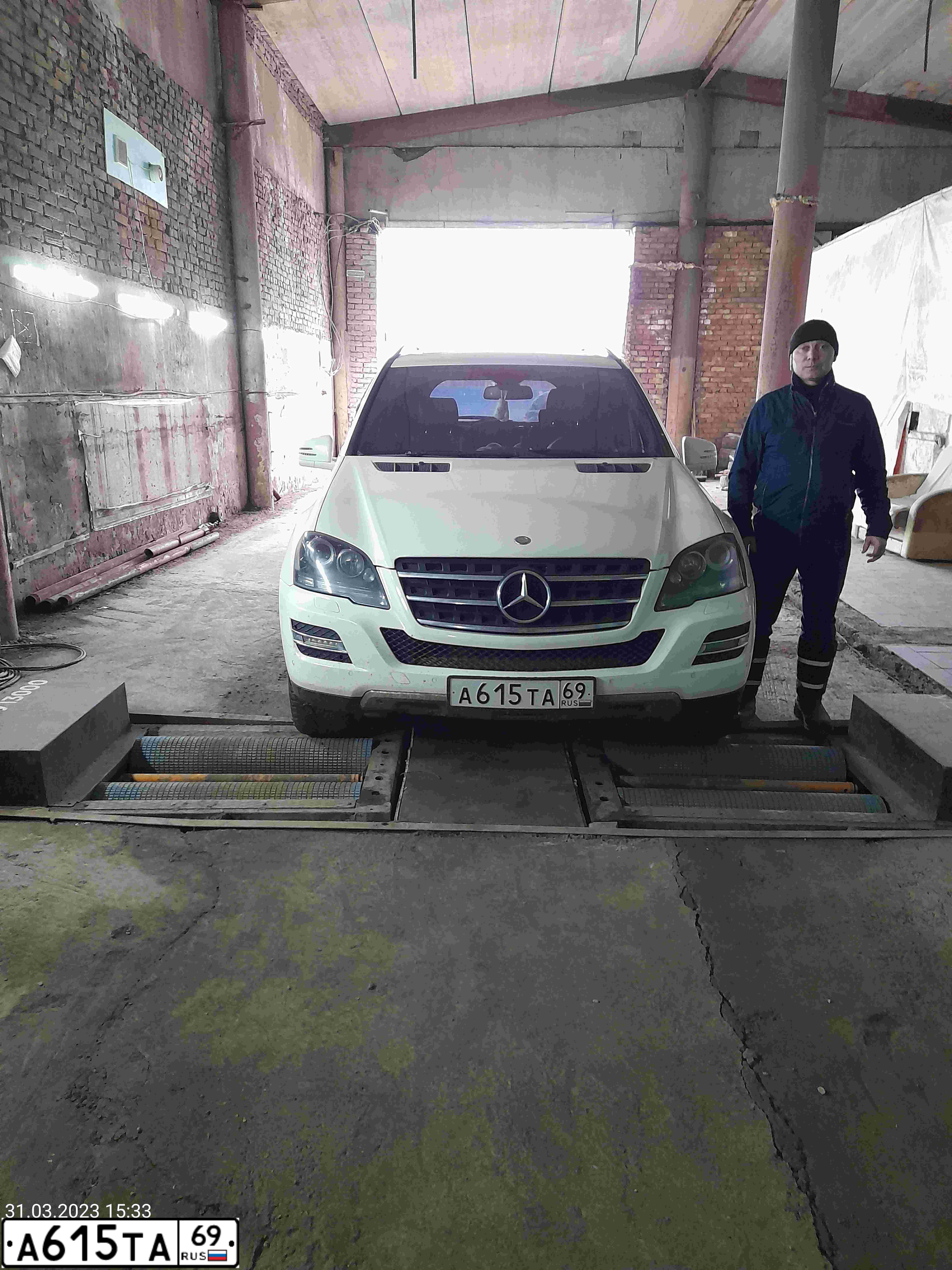 Фото автомобиля MERCEDES M-KLASSE, 2010 — госномер А615ТА69. Цвет: Белый