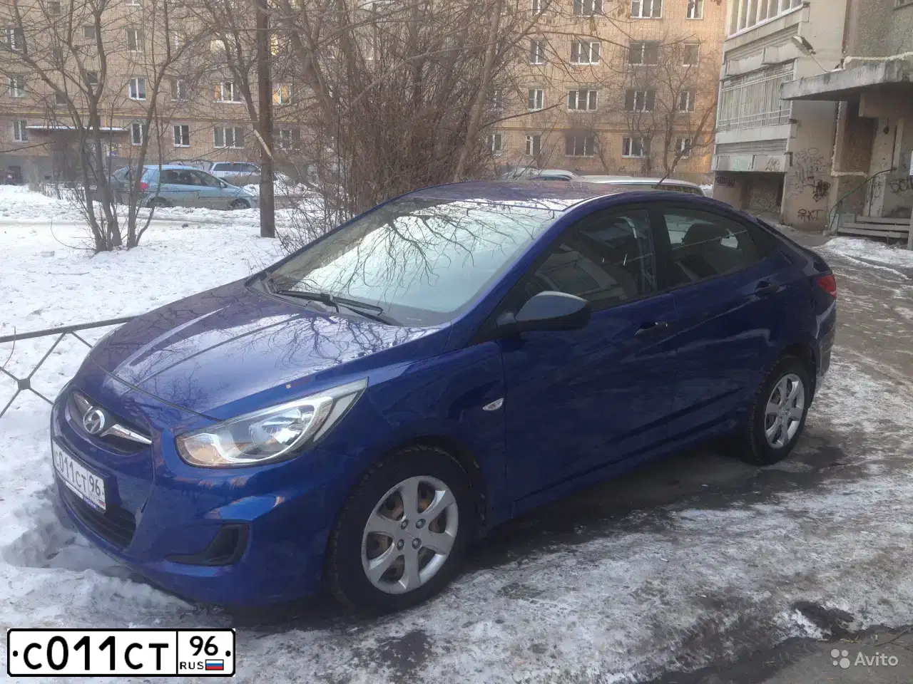 Фото автомобиля HYUNDAI SOLARIS, 2011 — госномер С011СТ96. Цвет: ТЕМНО-СИНИЙ