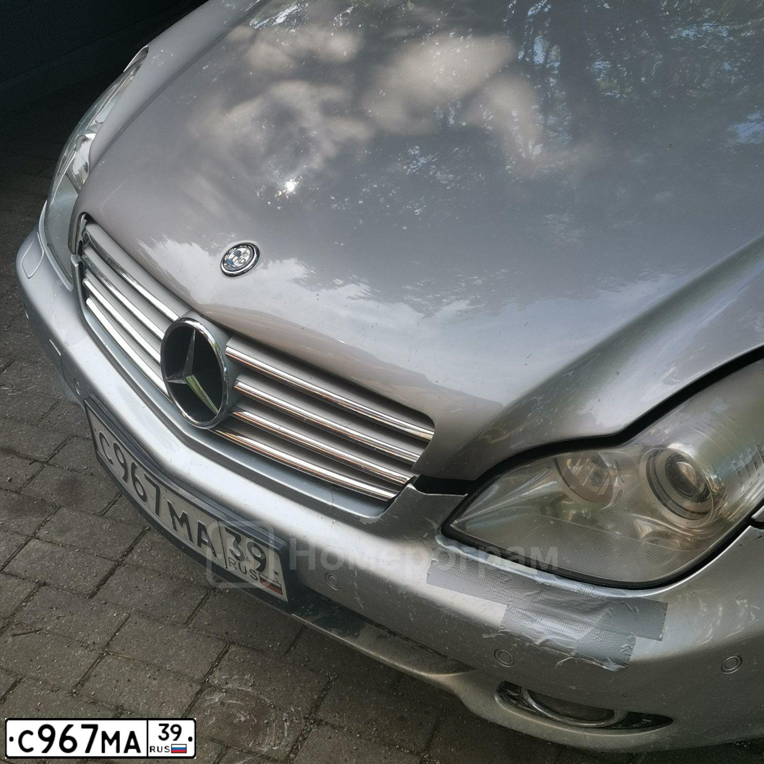 Фото автомобиля MERCEDES CLS-KLASSE, 2005 — госномер С967МА39. Цвет: СВЕТЛО-СЕРЫЙ