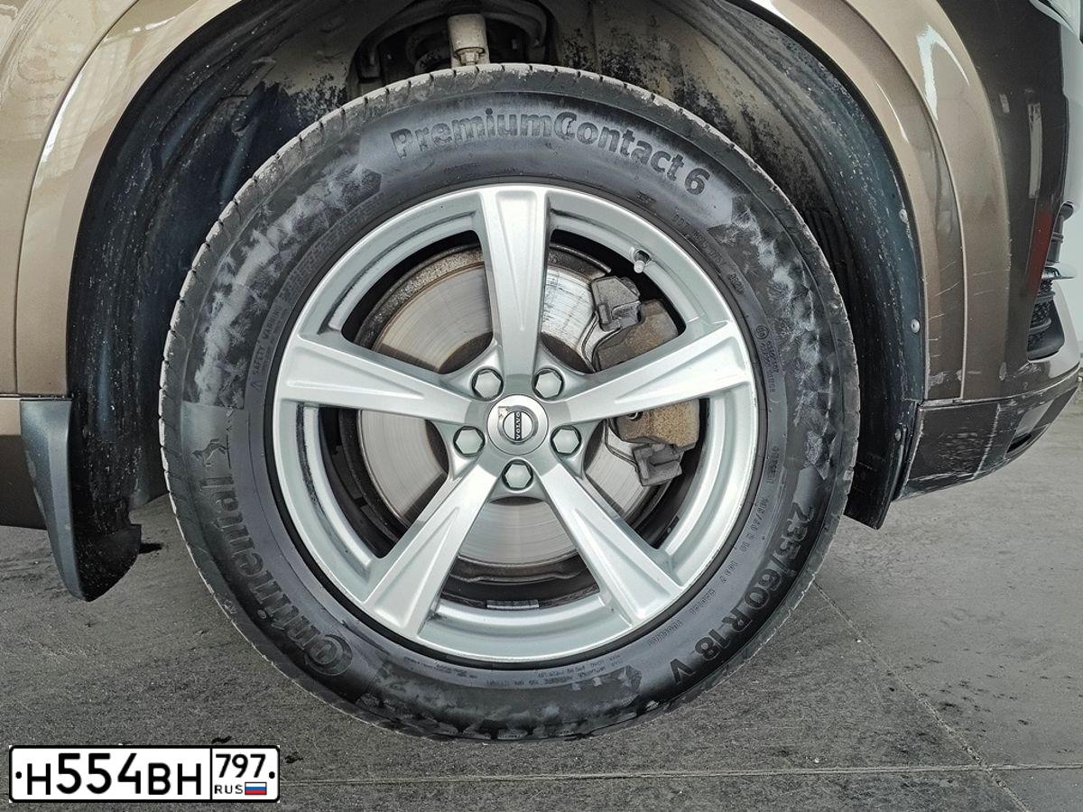 Фото автомобиля VOLVO XC90, 2015 — госномер У588НН799. Цвет: СЕРО-БРОНЗОВЫЙ