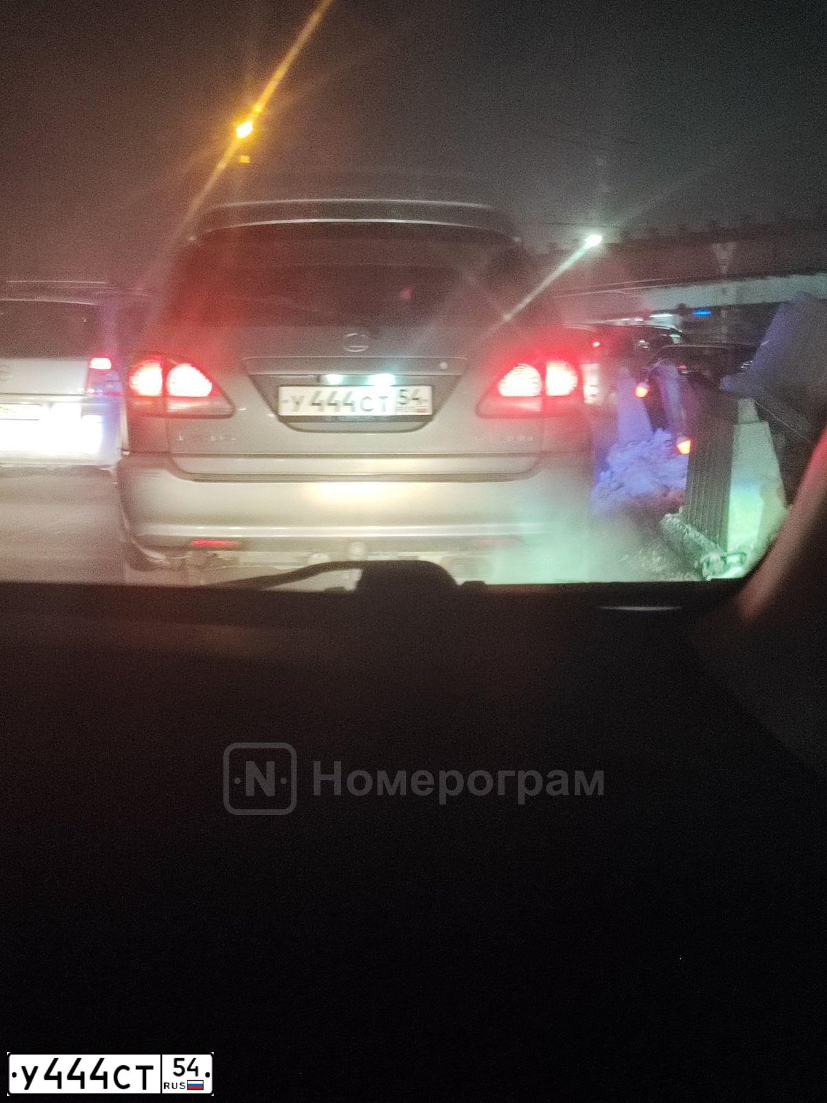 Фото автомобиля LADA 2109 SAMARA, 1991 — госномер Е384НМ154. Цвет: Красный