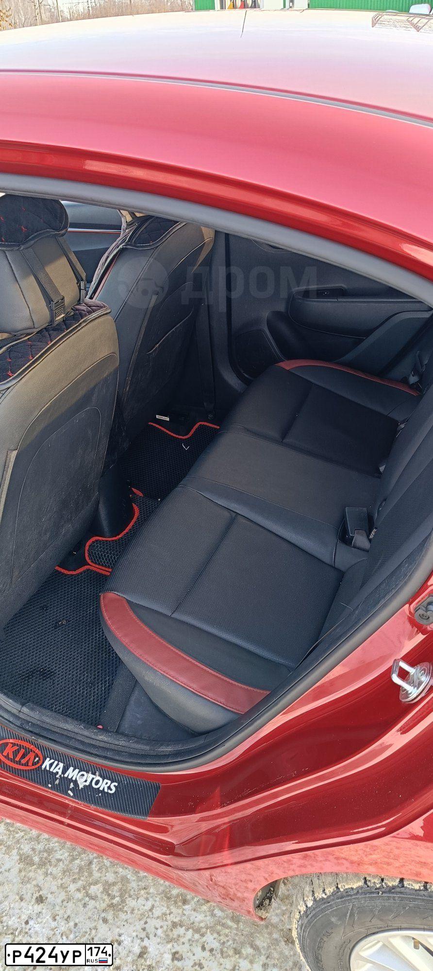 Фото автомобиля KIA RIO, 2020 — госномер Р424УР174. Цвет: Красный