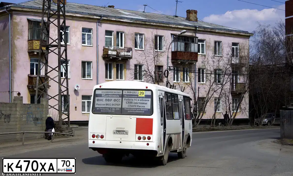 Фото автомобиля PAZ 3205, 2017 — госномер К470ХА70. Цвет: МНОГОЦВЕТНЫЙ