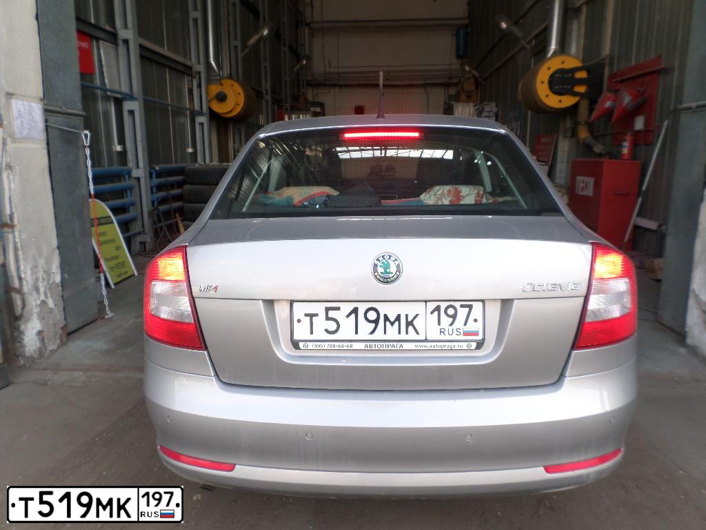 Фото автомобиля SKODA OCTAVIA, 2011 — госномер Т519МК197. Цвет: СЕРЫЙ