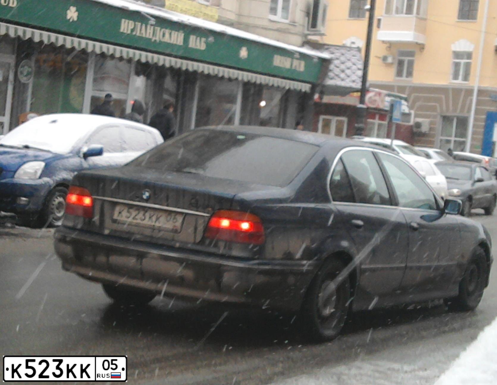 Фото автомобиля BMW SERIE 5, 1995 — госномер К523КК05. Цвет: Серебристый